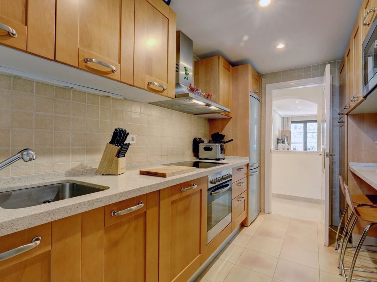 Casa de 4 habitaciones en El Paraiso en venta con piscina - 550.000 € (Ref: 9410859)