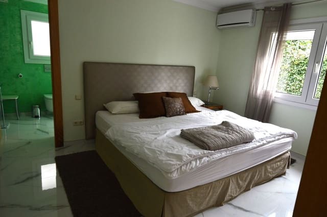 4 sypialnia Dom na sprzedaż w El Paraiso, Estepona z basenem - 550 000 € (Ref: 9410859)