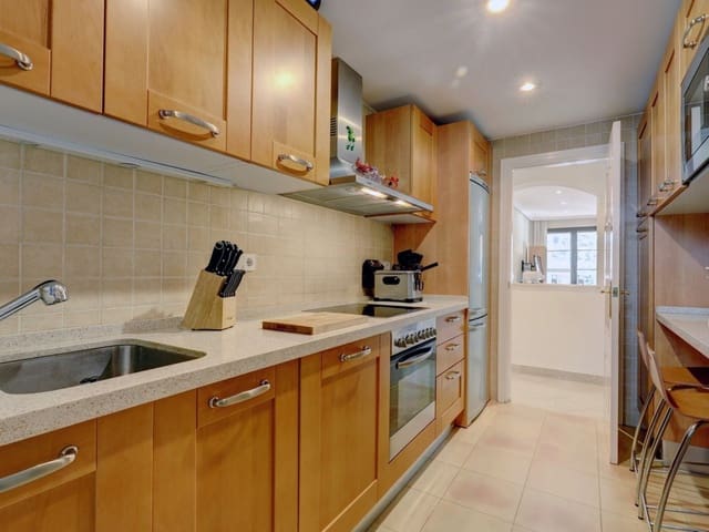 4 sypialnia Dom na sprzedaż w El Paraiso, Estepona z basenem - 550 000 € (Ref: 9410859)