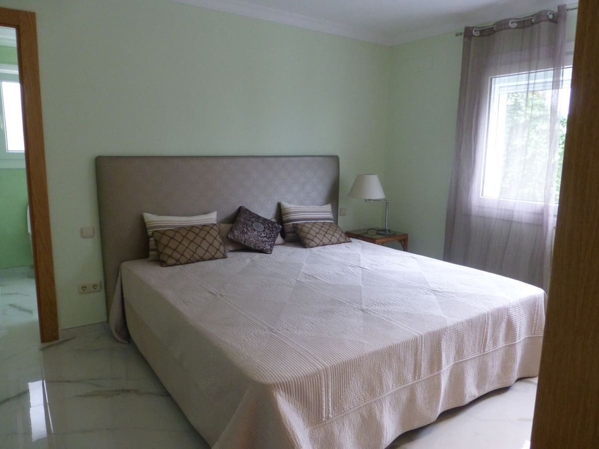 4 chambre Maison de Ville à vendre à El Paraiso avec piscine - 550 000 € (Ref: 9410859)