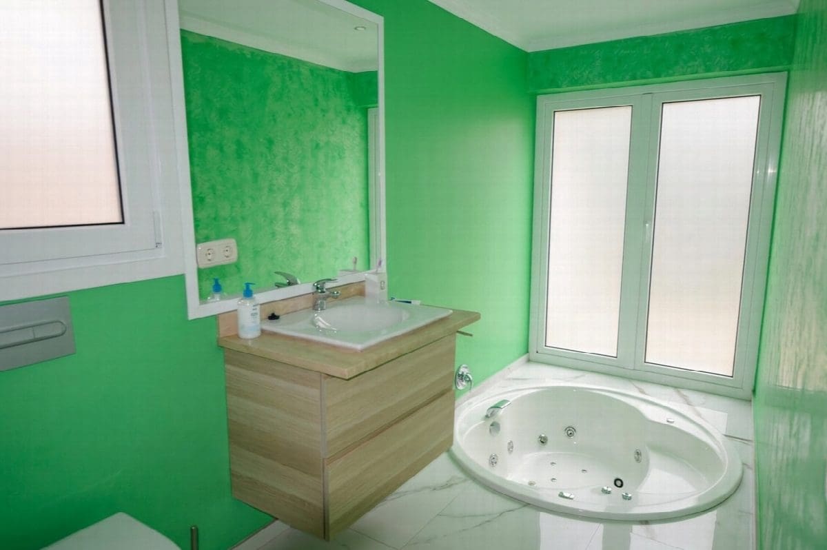 3 chambre Villa/Maison à vendre à El Paraiso avec piscine - 550 000 € (Ref: 9410859)
