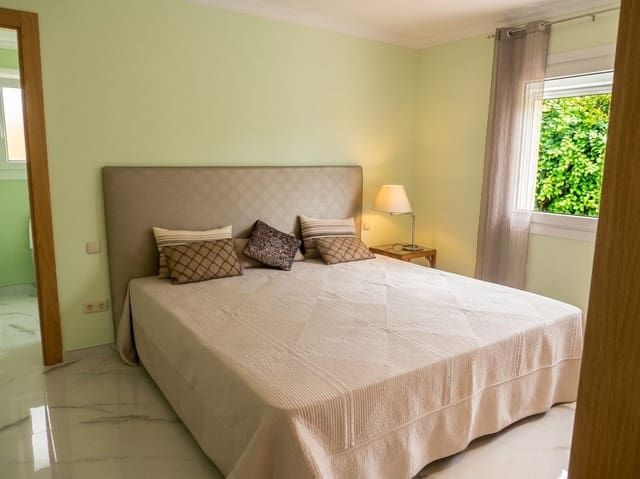 3 slaapkamer Huis te koop in El Paraiso, Estepona - € 550.000 (Ref: 9410859)