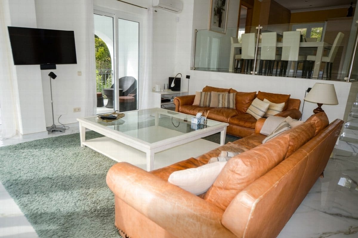 3 chambre Villa/Maison à vendre à El Paraiso avec piscine - 550 000 € (Ref: 9410859)