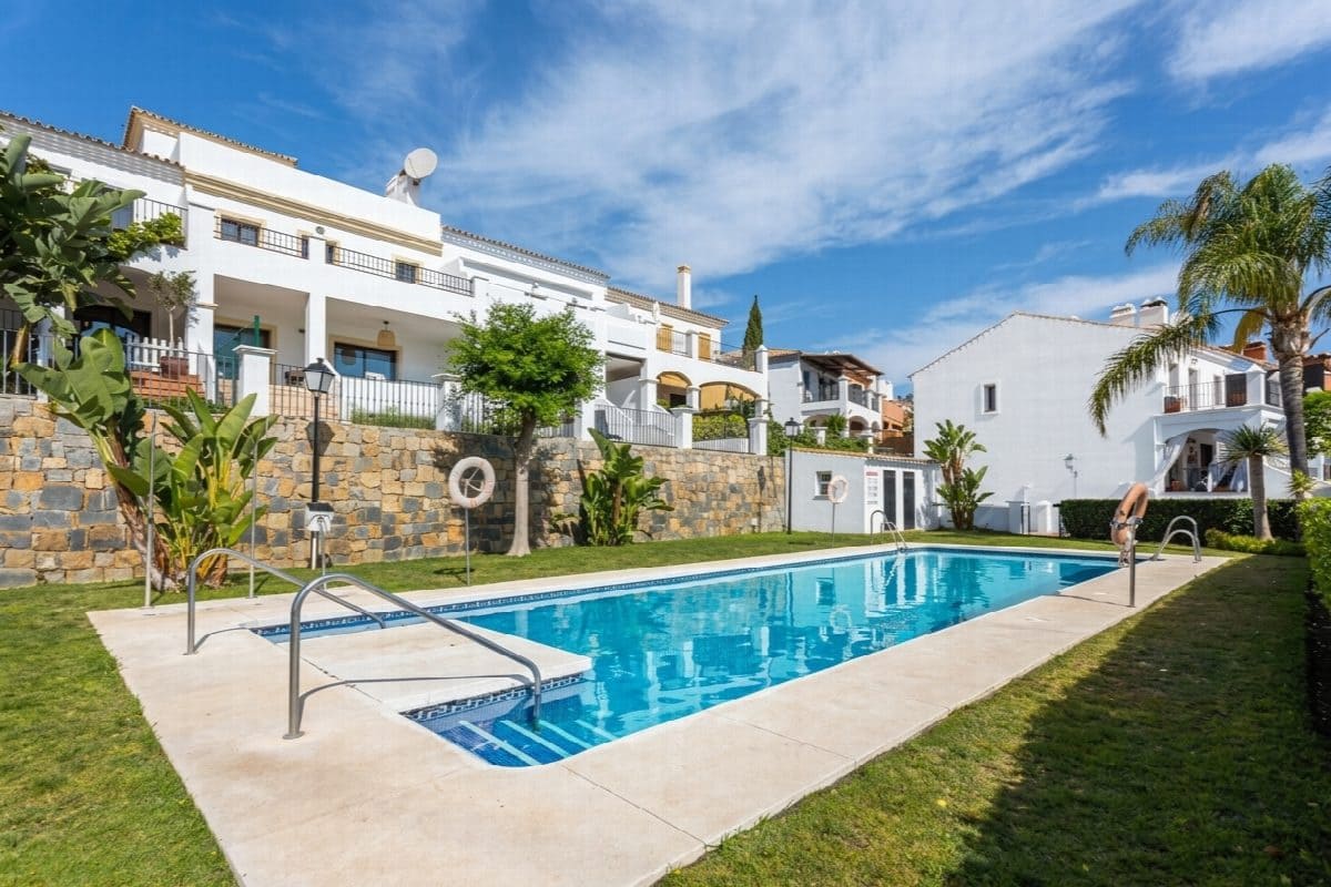 3 chambre Villa/Maison à vendre à El Paraiso avec piscine - 550 000 € (Ref: 9410859)