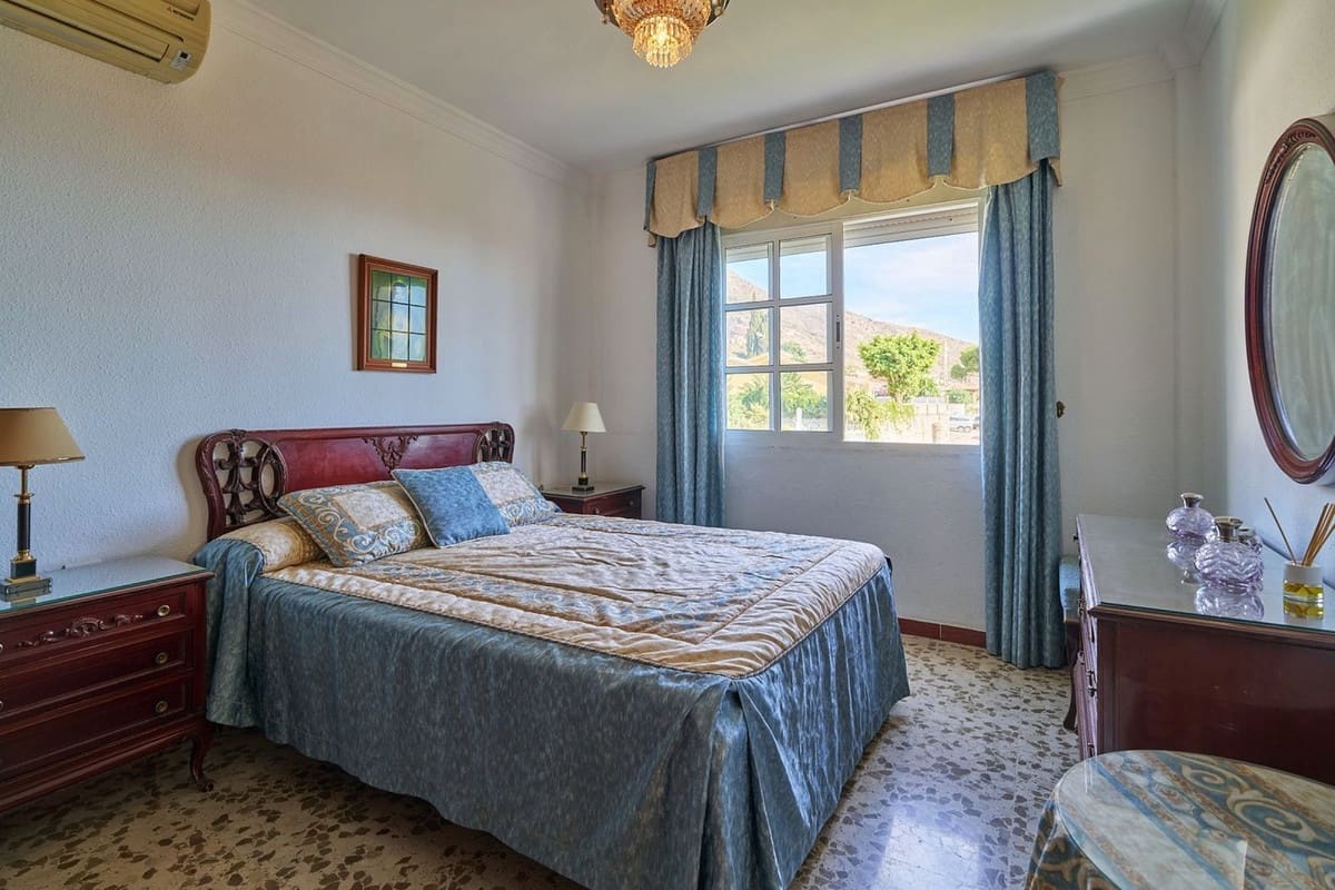 3 bedroom Villa for sale in Benalmadena with pool garage - € 655,000 (Ref: 9410860)