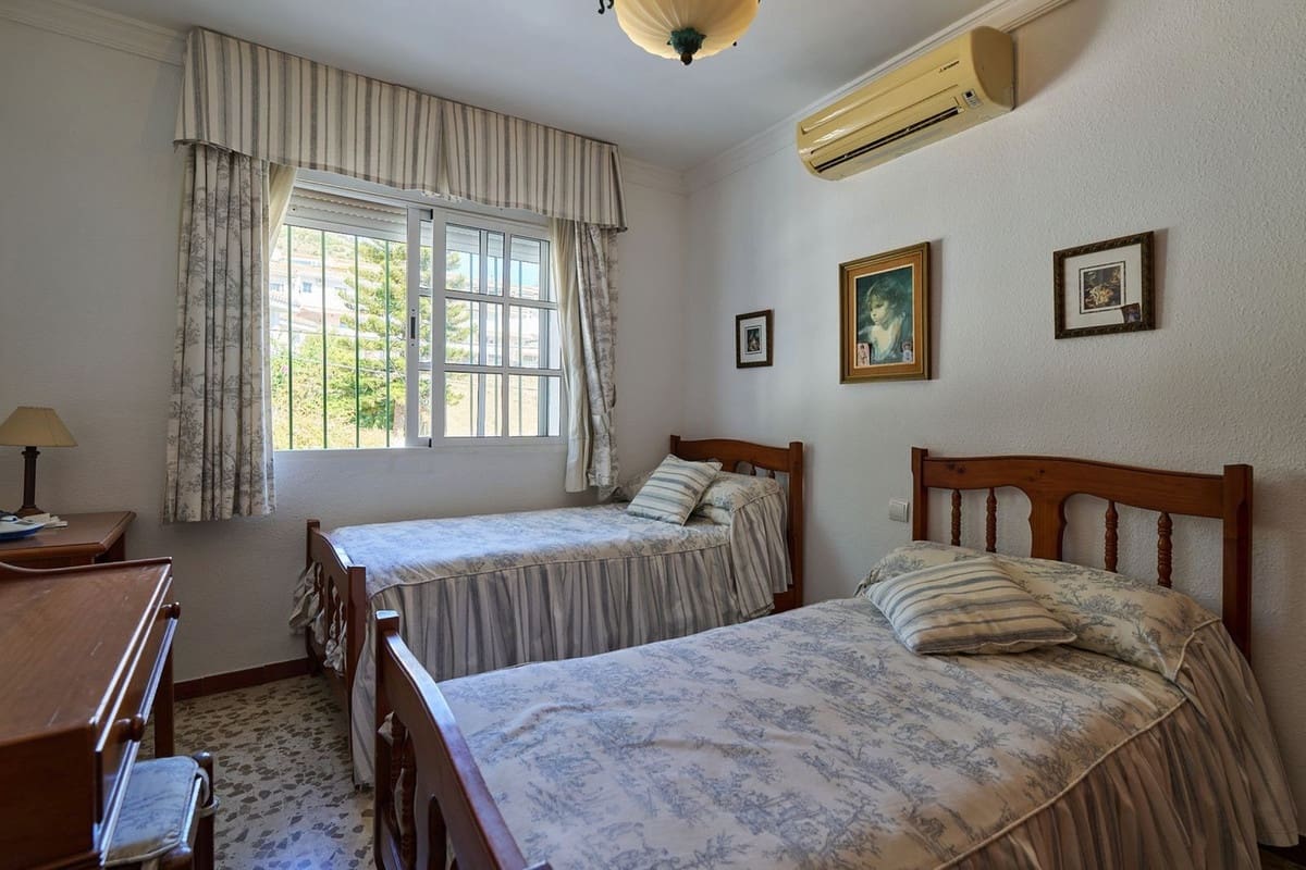 3 bedroom Villa for sale in Benalmadena with pool garage - € 655,000 (Ref: 9410860)