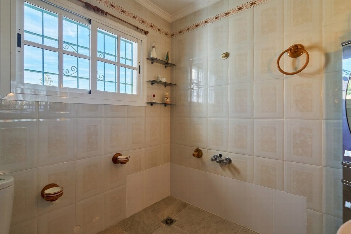 3 bedroom Villa for sale in Benalmadena with pool garage - € 890,000 (Ref: 9410860)