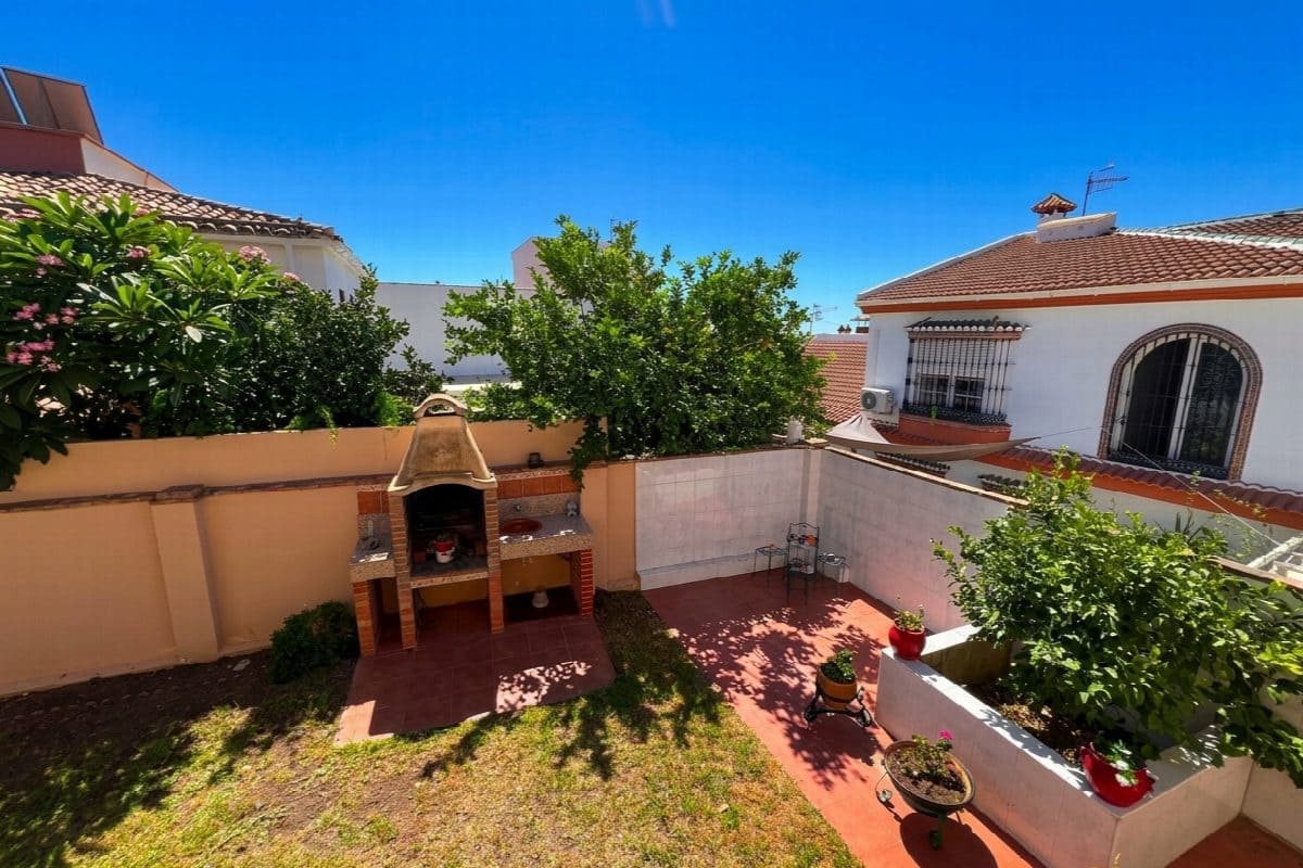 3 bedroom Villa for sale in Benalmadena with pool garage - € 890,000 (Ref: 9410860)