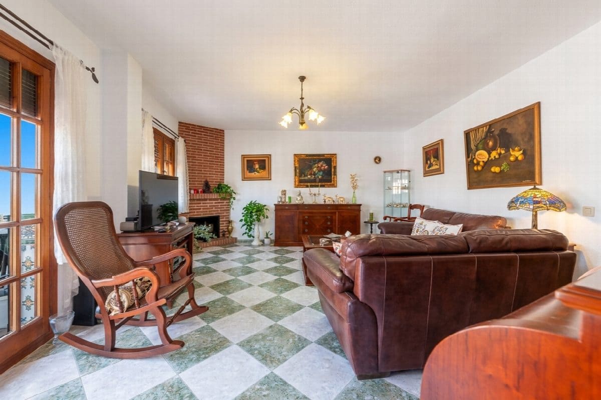 3 bedroom Villa for sale in Benalmadena with pool garage - € 890,000 (Ref: 9410860)