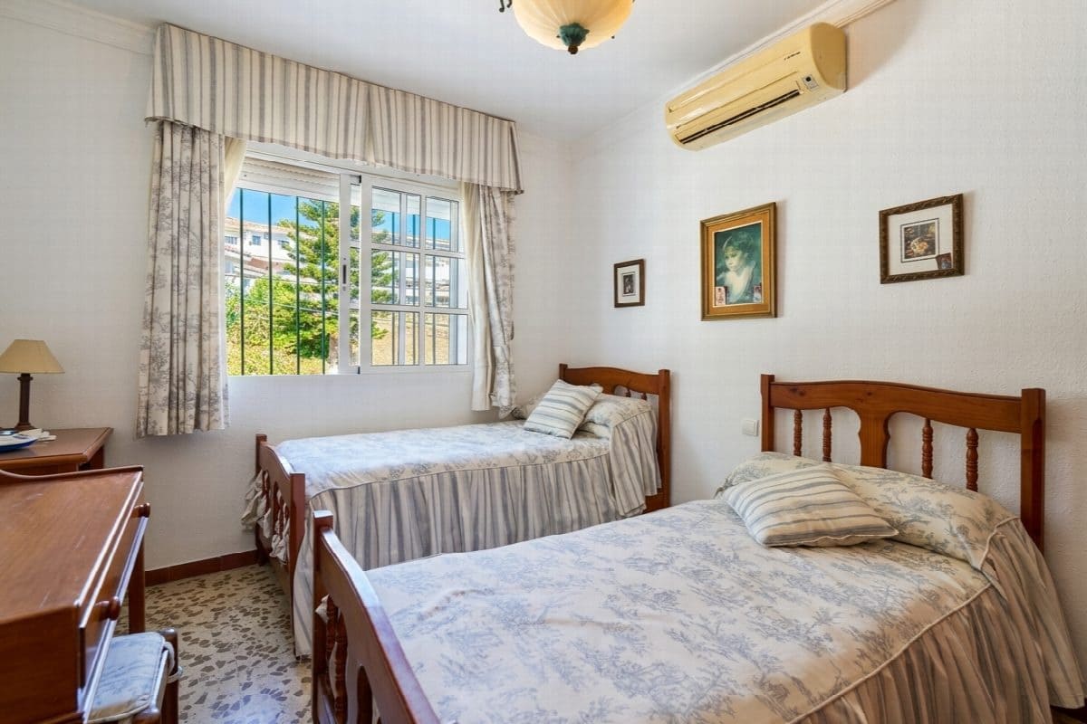 3 bedroom Villa for sale in Benalmadena with pool garage - € 890,000 (Ref: 9410860)
