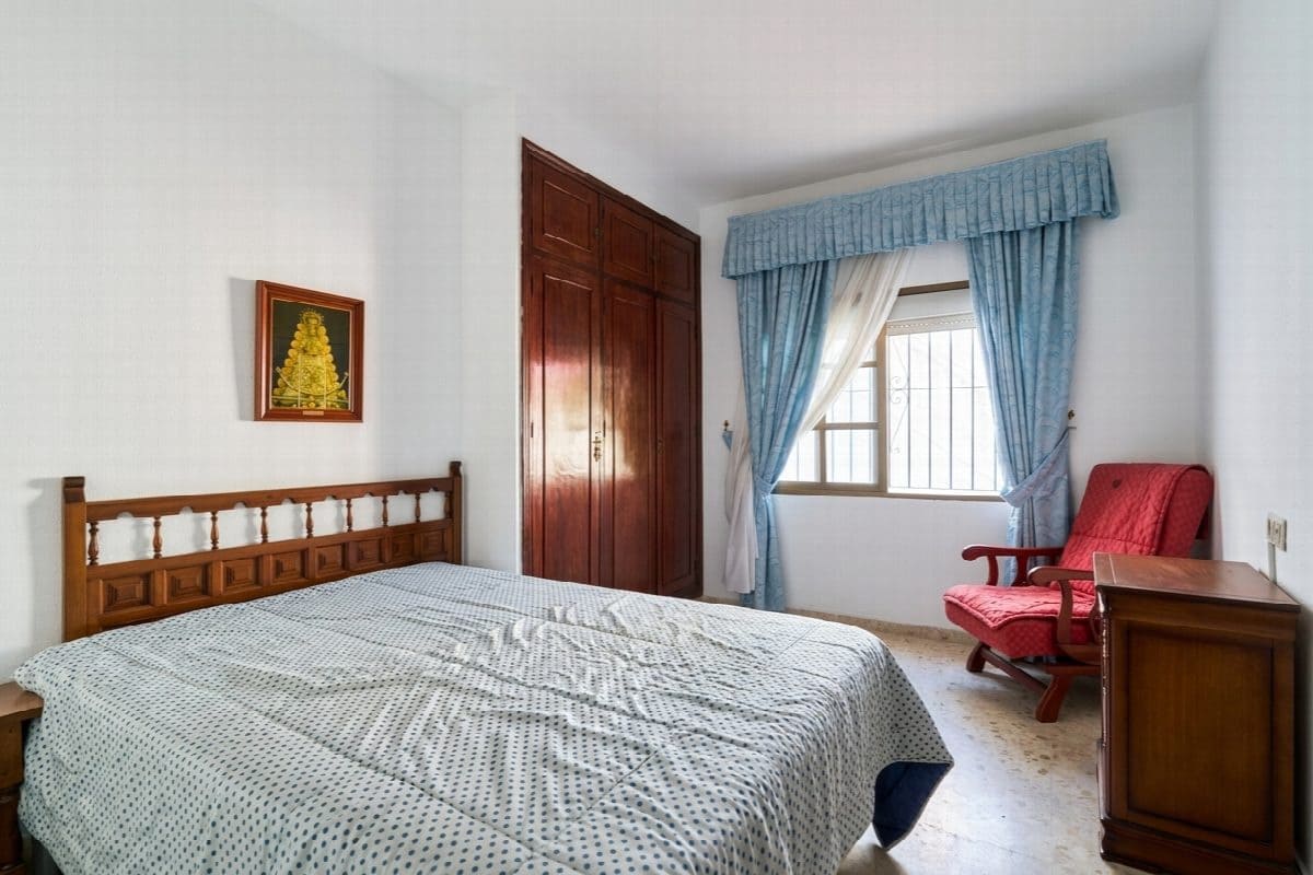3 bedroom Villa for sale in Benalmadena with pool garage - € 890,000 (Ref: 9410860)
