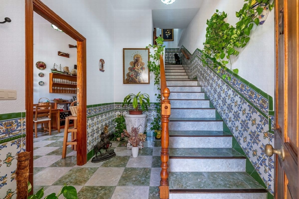 3 bedroom Villa for sale in Benalmadena with pool garage - € 890,000 (Ref: 9410860)