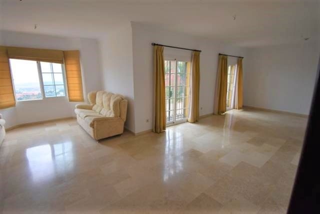 Casa de 3 habitaciones en Estepona en venta con piscina garaje - 500.000 € (Ref: 9410861)