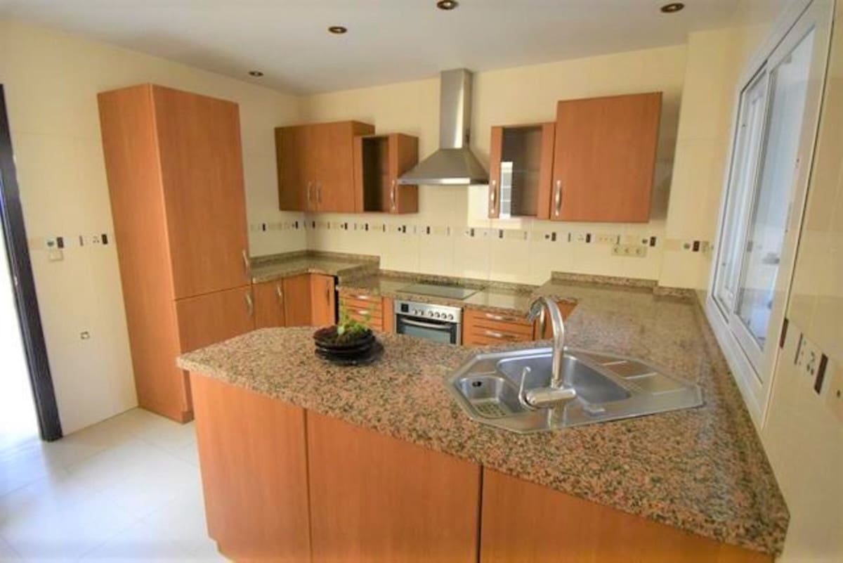 Casa de 3 habitaciones en Estepona en venta con piscina garaje - 500.000 € (Ref: 9410861)