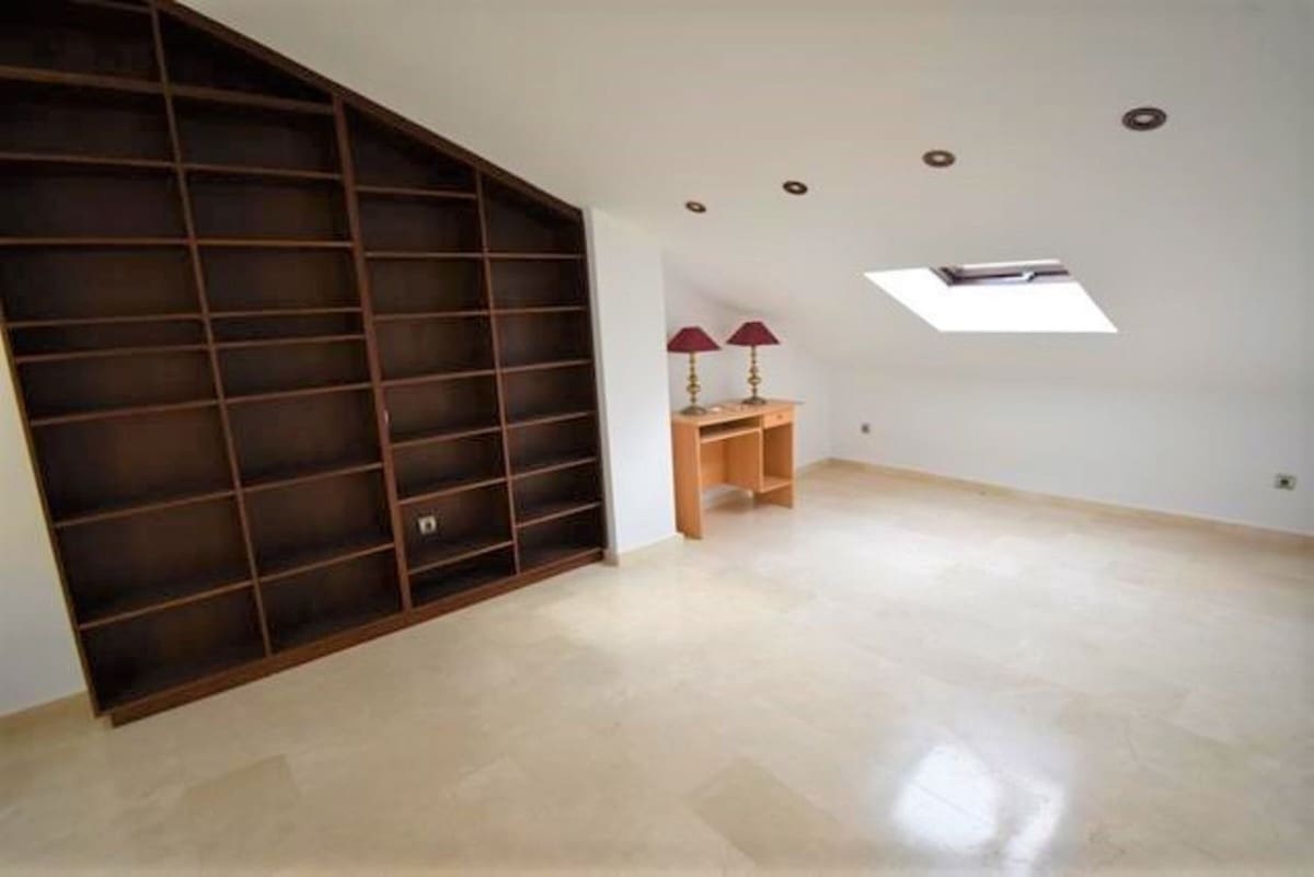 Casa de 3 habitaciones en Estepona en venta con piscina garaje - 500.000 € (Ref: 9410861)