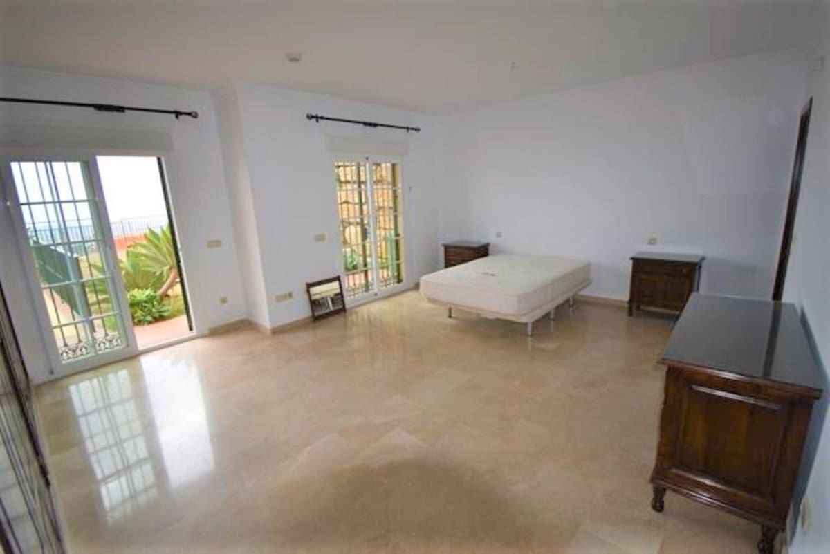 Casa de 3 habitaciones en Estepona en venta con piscina garaje - 500.000 € (Ref: 9410861)