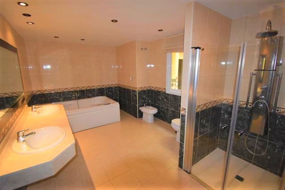 Casa de 3 habitaciones en Estepona en venta con piscina garaje - 500.000 € (Ref: 9410861)