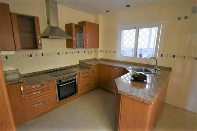 Casa de 3 habitaciones en Estepona en venta con piscina garaje - 500.000 € (Ref: 9410861)