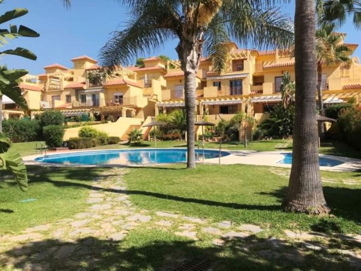 Casa de 3 habitaciones en Estepona en venta con piscina garaje - 500.000 € (Ref: 9410861)