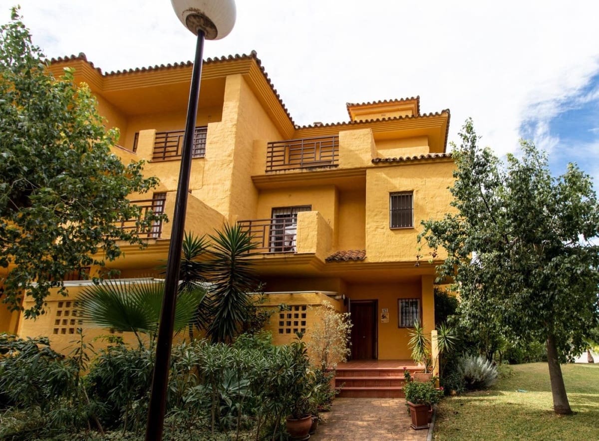 Casa de 3 habitaciones en Estepona en venta con piscina garaje - 500.000 € (Ref: 9410861)