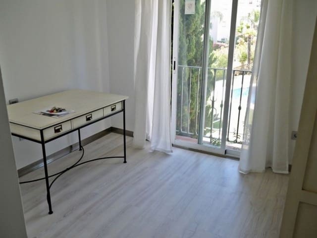 4 sypialnia Dom na sprzedaż w Calahonda, Mijas z basenem garażem - 530 000 € (Ref: 9410862)