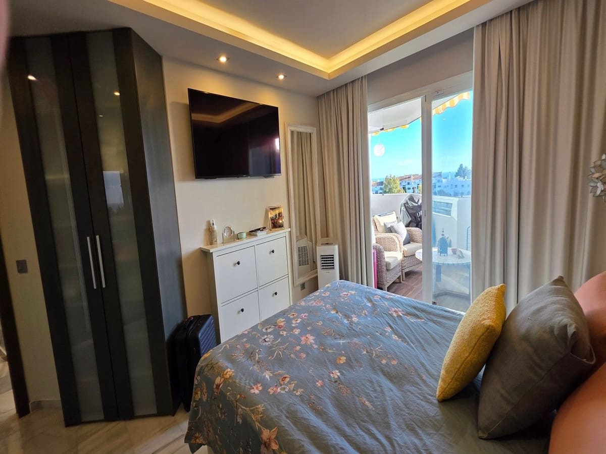 Apartamento de 2 habitaciones en Calahonda en venta con piscina - 435.000 € (Ref: 9413907)