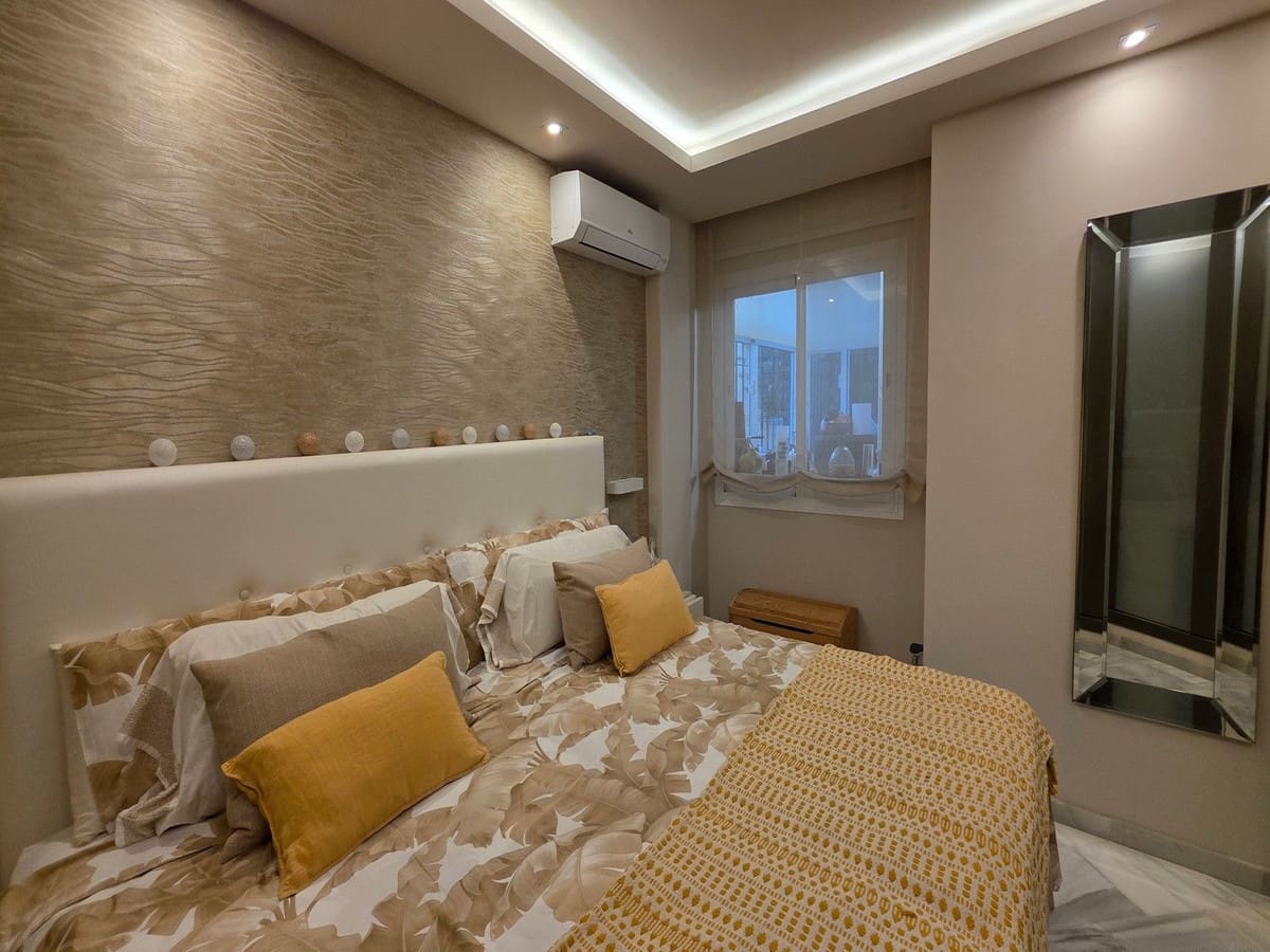 2 bedroom Apartment for sale in Calahonda with pool - € 423,000 (Ref: 9413907)