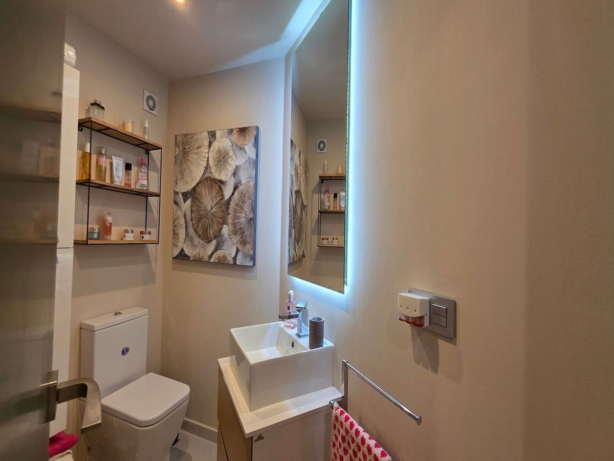 2 bedroom Apartment for sale in Calahonda with pool - € 423,000 (Ref: 9413907)