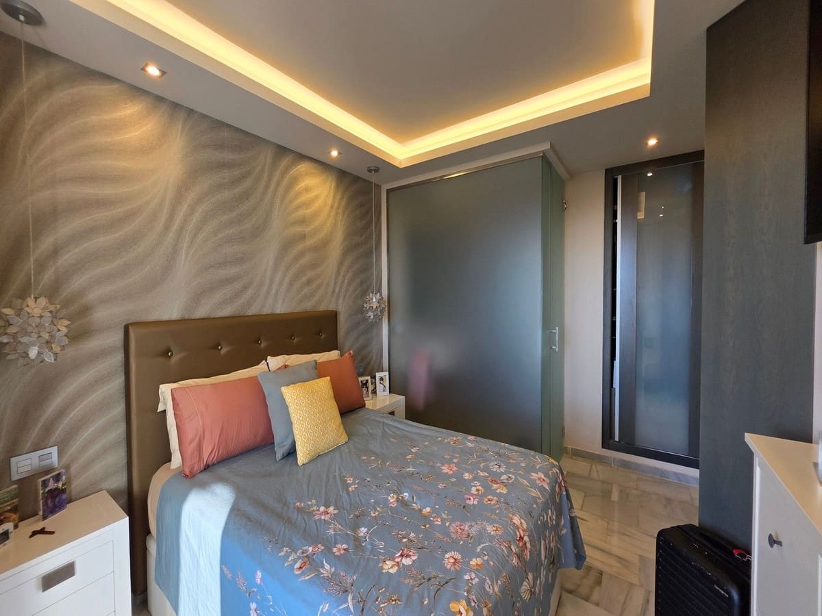 2 bedroom Apartment for sale in Calahonda with pool - € 423,000 (Ref: 9413907)