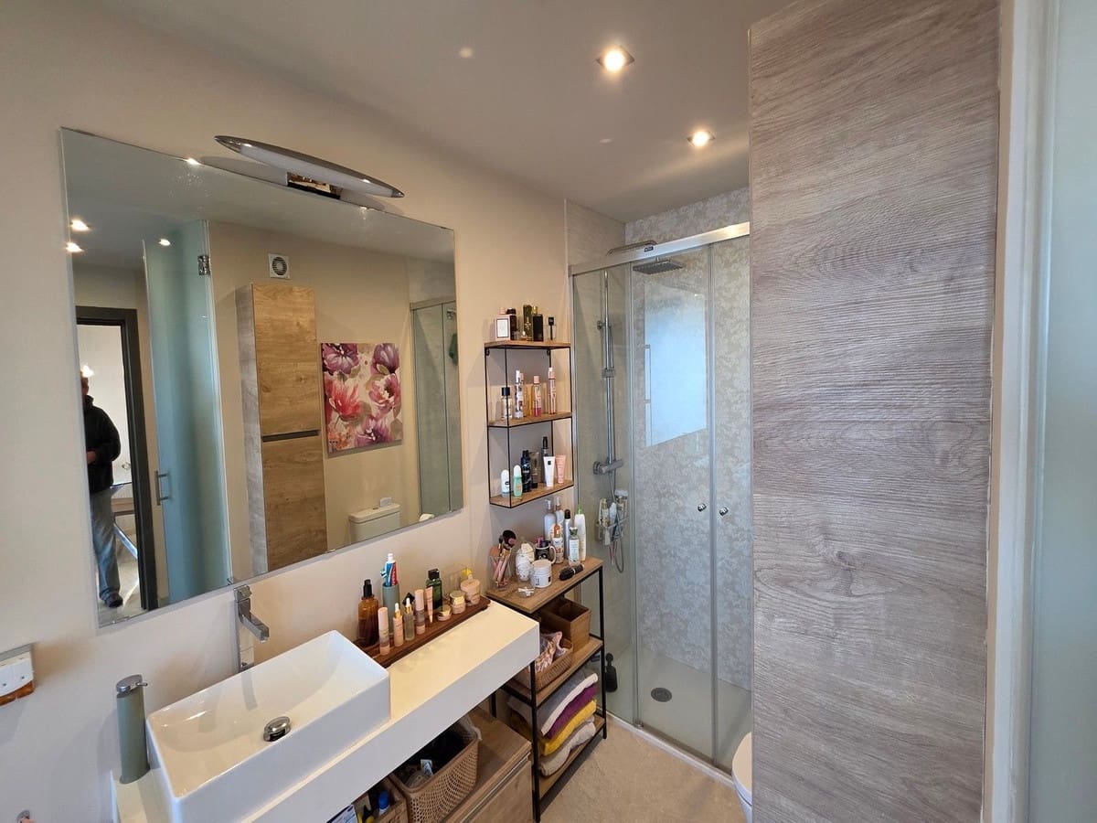 2 bedroom Apartment for sale in Calahonda with pool - € 423,000 (Ref: 9413907)