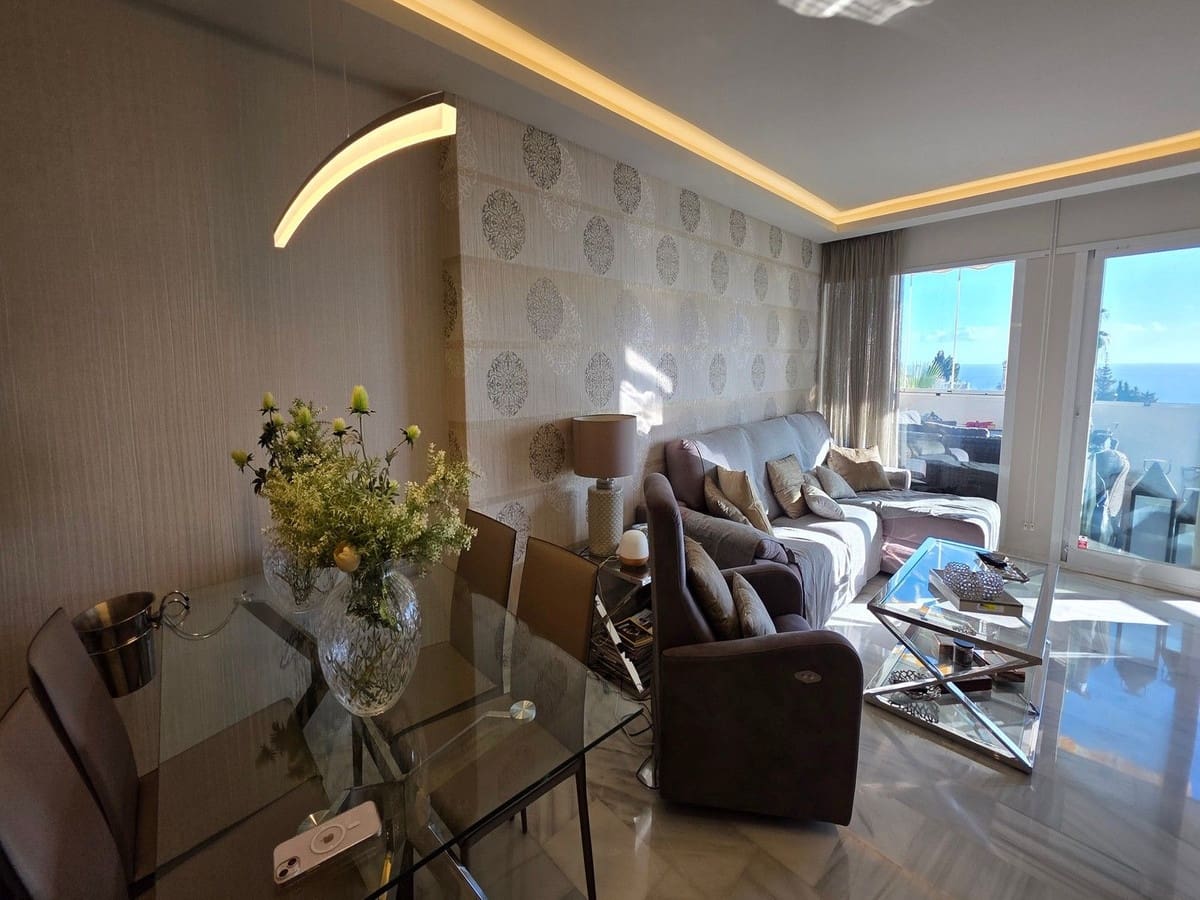 2 bedroom Apartment for sale in Calahonda with pool - € 423,000 (Ref: 9413907)