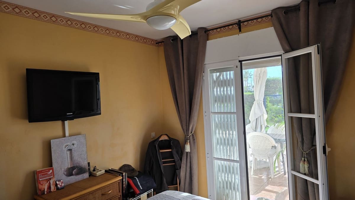 2 soveværelse Lejlighed til salg i El Faro med swimmingpool - € 395.000 (Ref: 9413908)