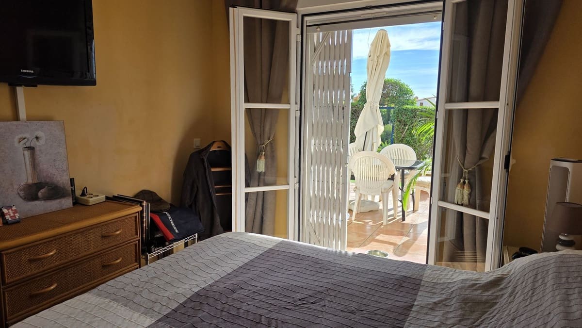 2 soveværelse Lejlighed til salg i El Faro med swimmingpool - € 395.000 (Ref: 9413908)