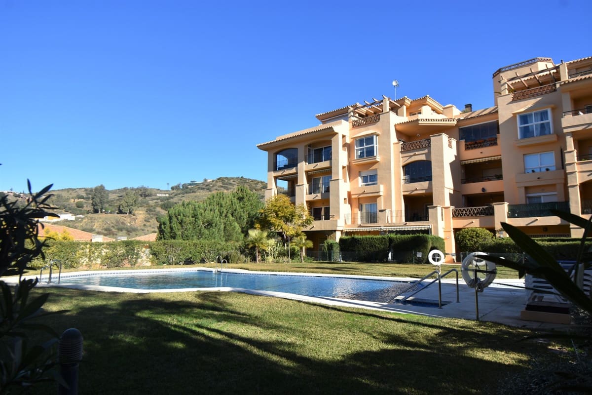2 bedroom Apartment for sale in Calahonda with pool garage - € 350,000 (Ref: 9413910)