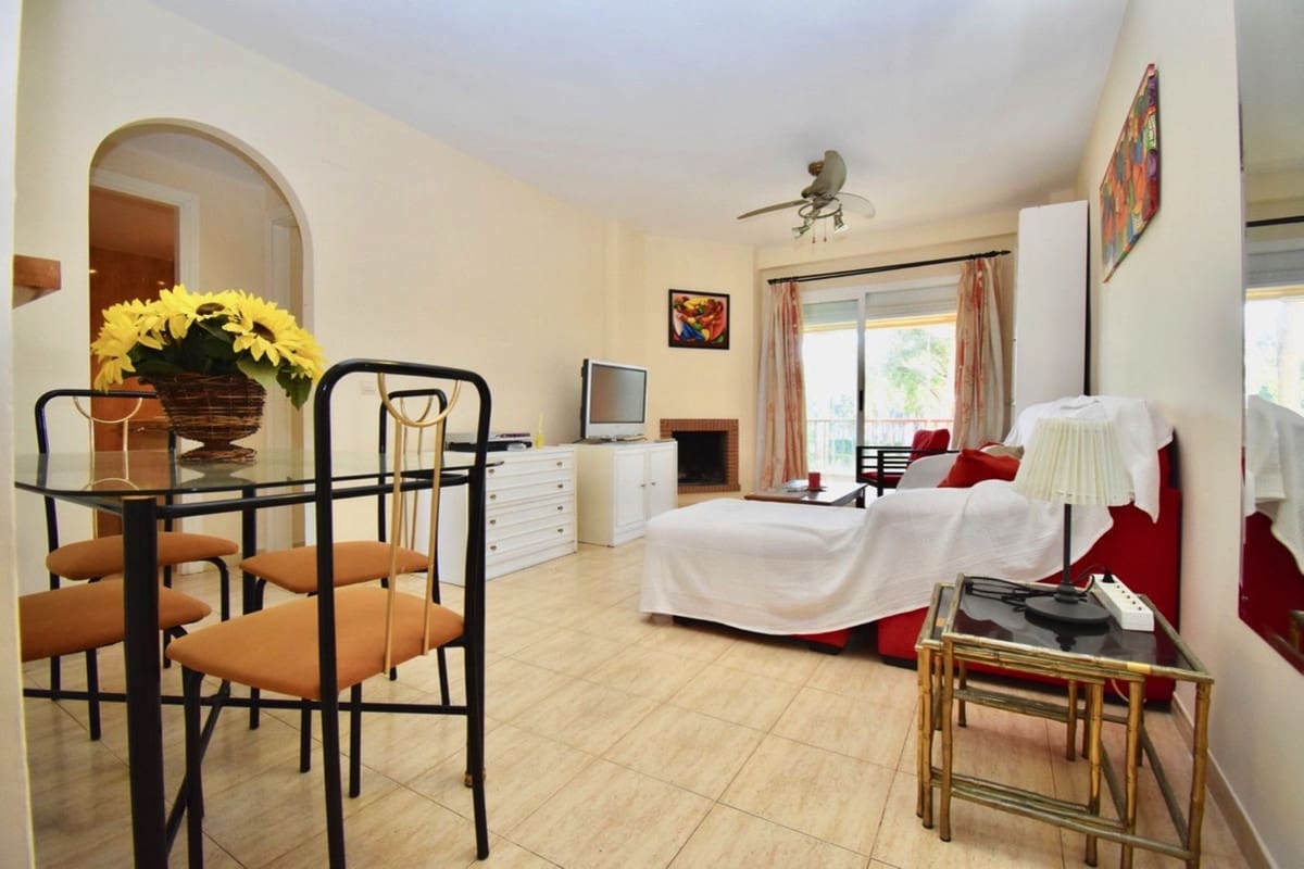 Apartamento de 2 habitaciones en Calahonda en venta con piscina garaje - 350.000 € (Ref: 9413910)