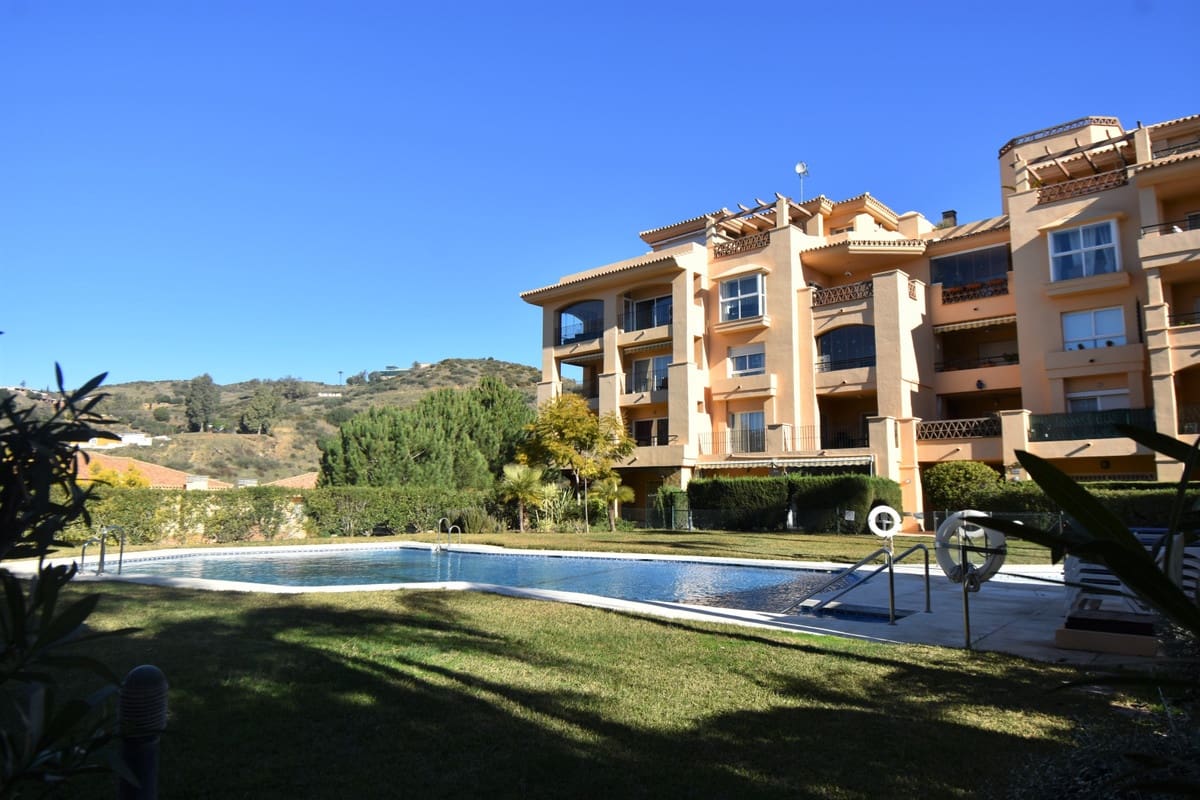 Apartamento de 2 habitaciones en Calahonda en venta con piscina garaje - 350.000 € (Ref: 9413910)