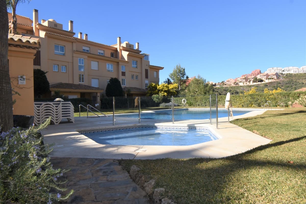 Apartamento de 2 habitaciones en Calahonda en venta con piscina garaje - 350.000 € (Ref: 9413910)