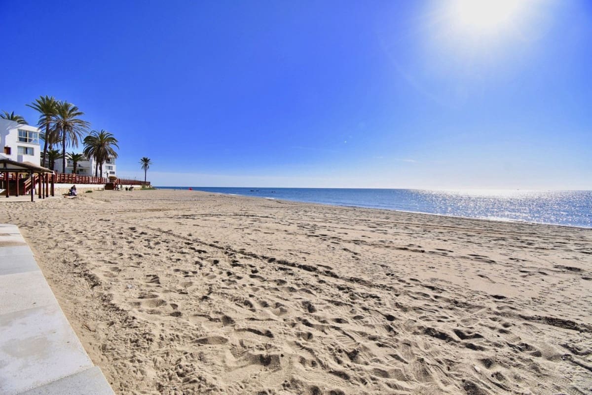Apartamento de 2 habitaciones en Calahonda en venta con piscina garaje - 350.000 € (Ref: 9413910)