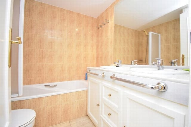 2 bedroom Apartment for sale in Calahonda, Mijas with pool - € 350,000 (Ref: 9413910)