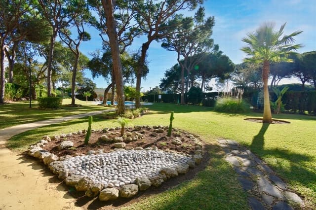 2 bedroom Apartment for sale in Calahonda, Mijas with pool - € 350,000 (Ref: 9413910)