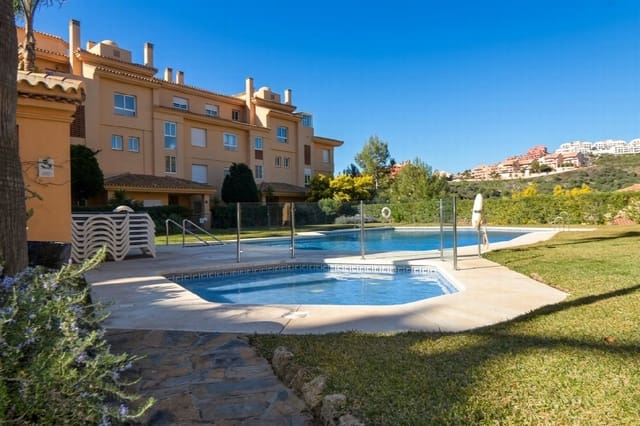 2 bedroom Apartment for sale in Calahonda, Mijas with pool - € 350,000 (Ref: 9413910)