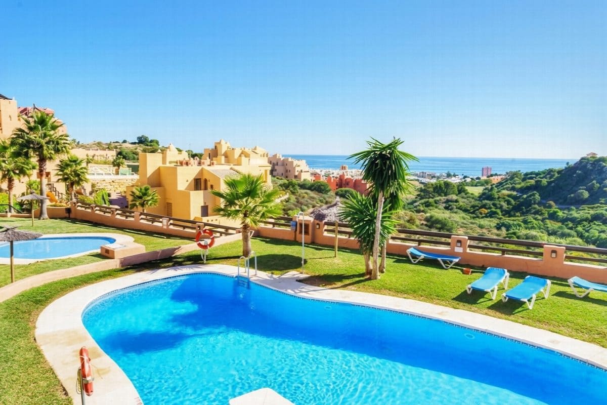 2 sovrum Lägenhet till salu i Manilva med pool garage - 290 000 € (Ref: 9413911)