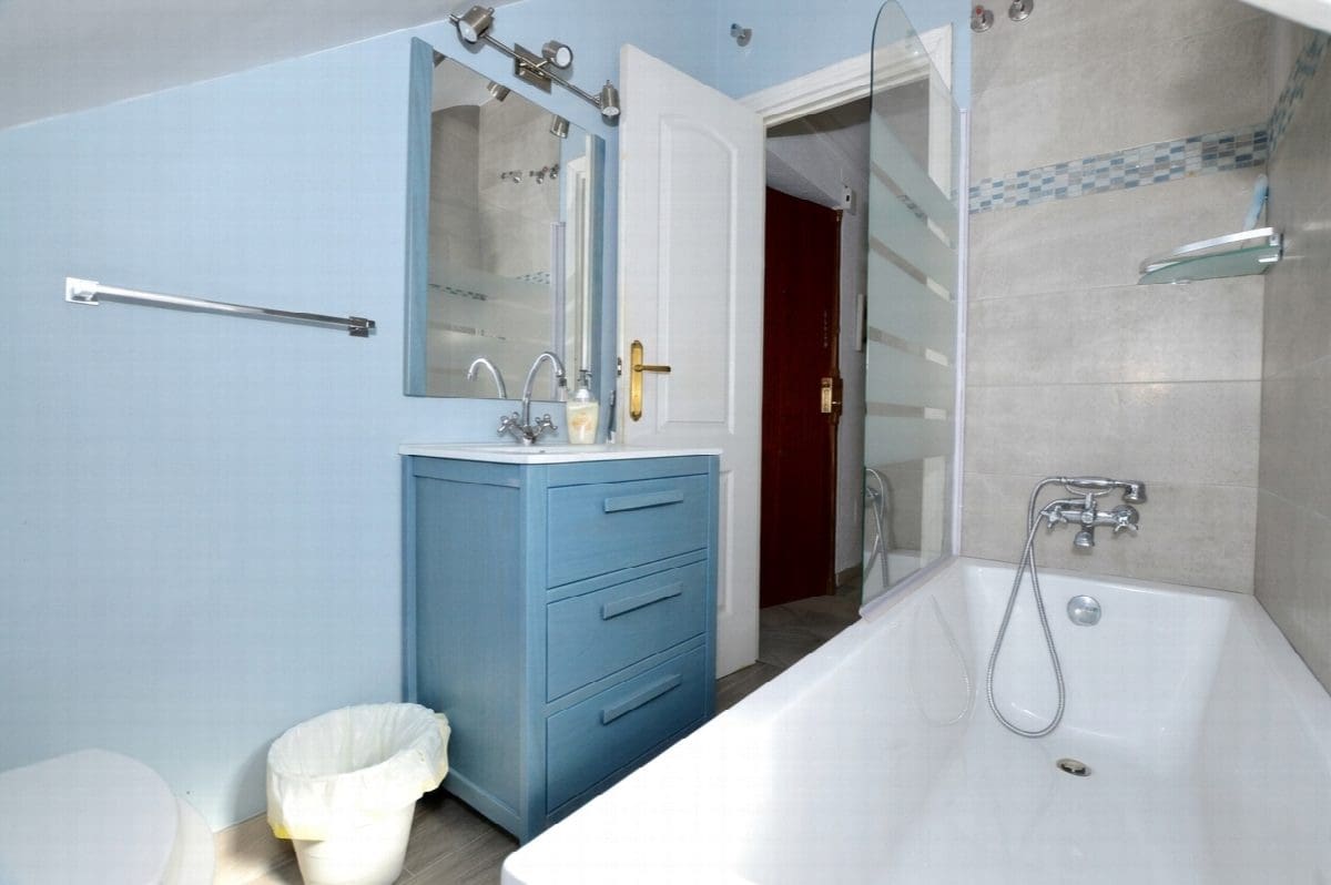 3 bedroom Apartment for sale in Calahonda with pool - € 449,000 (Ref: 9413912)