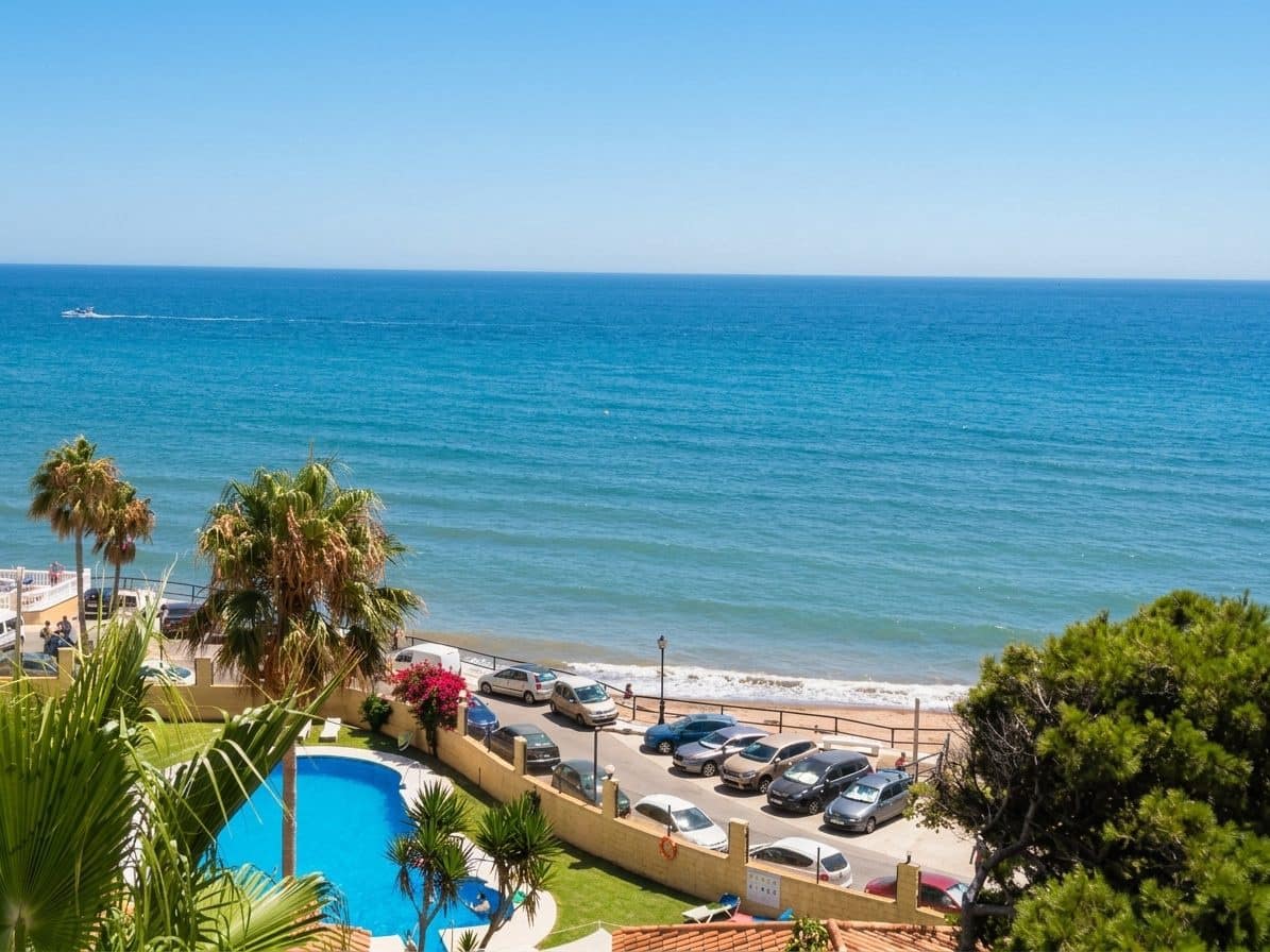 3 bedroom Apartment for sale in Calahonda with pool - € 449,000 (Ref: 9413912)