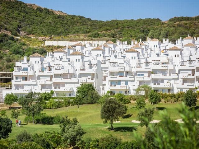 Apartamento de 2 habitaciones en Centro, Estepona en venta con piscina - 450.000 € (Ref: 9413913)