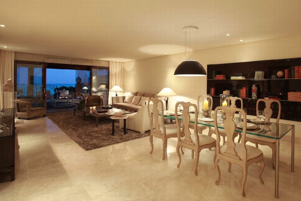 Apartamento de 2 habitaciones en Estepona en venta con piscina - 450.000 € (Ref: 9413913)