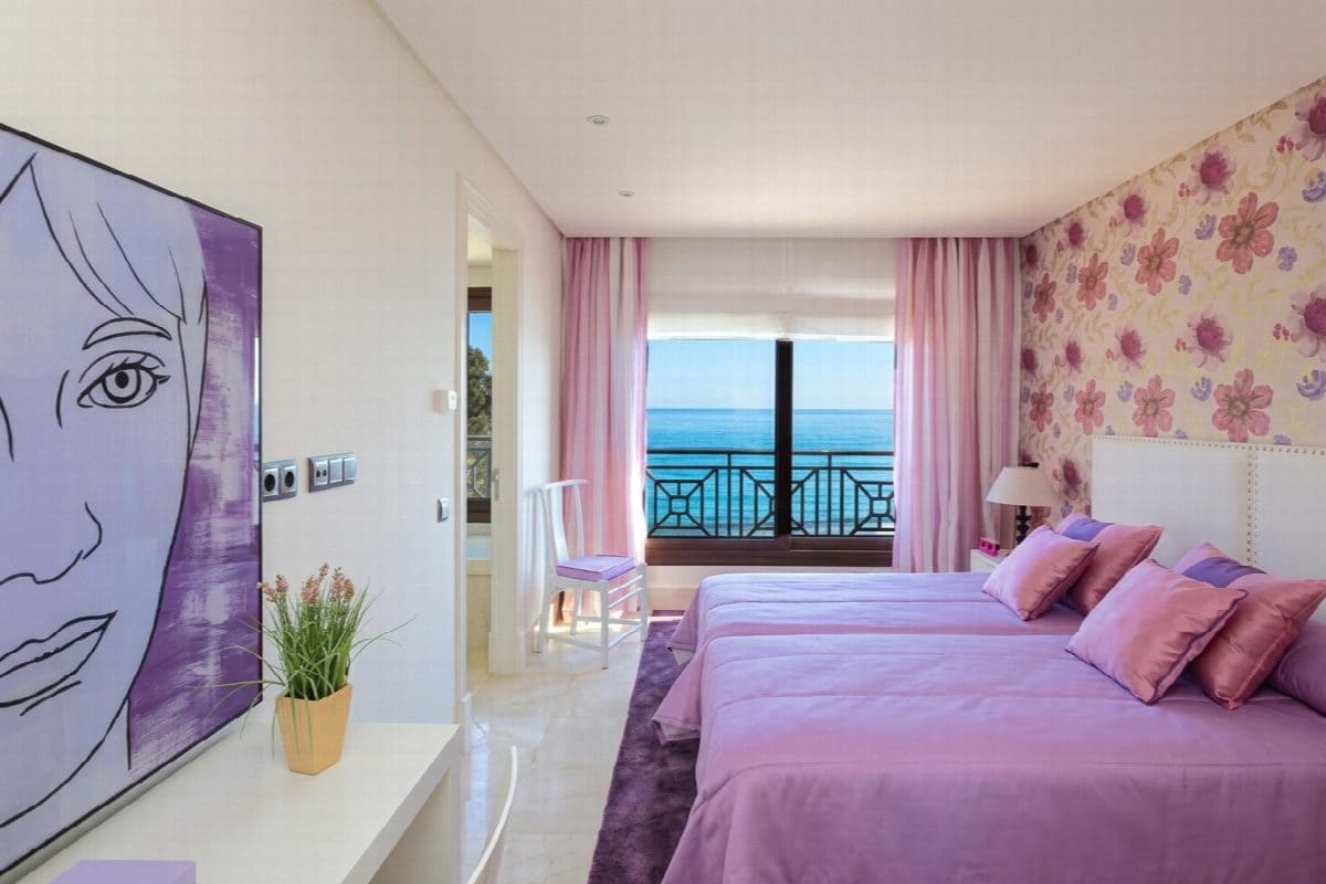 Apartamento de 2 habitaciones en Estepona en venta con piscina - 450.000 € (Ref: 9413913)