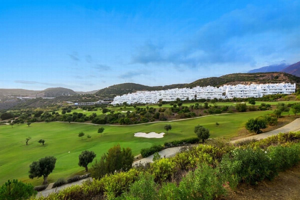 Apartamento de 2 habitaciones en Estepona en venta con piscina - 450.000 € (Ref: 9413913)