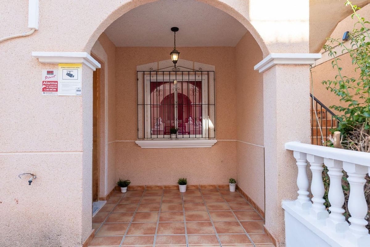 Apartamento de 2 habitaciones en La Zenia en venta con piscina garaje - 159.900 € (Ref: 9413916)