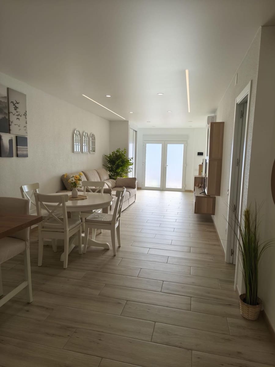 3 soveværelse Byhus til salg i Torrevieja med swimmingpool - € 249.900 (Ref: 9413921)